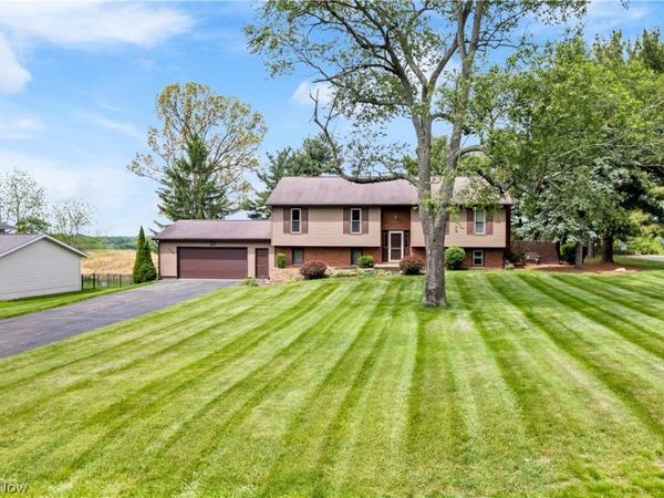 11033 Santa Fe Trail NE, Hartville, OH 44632