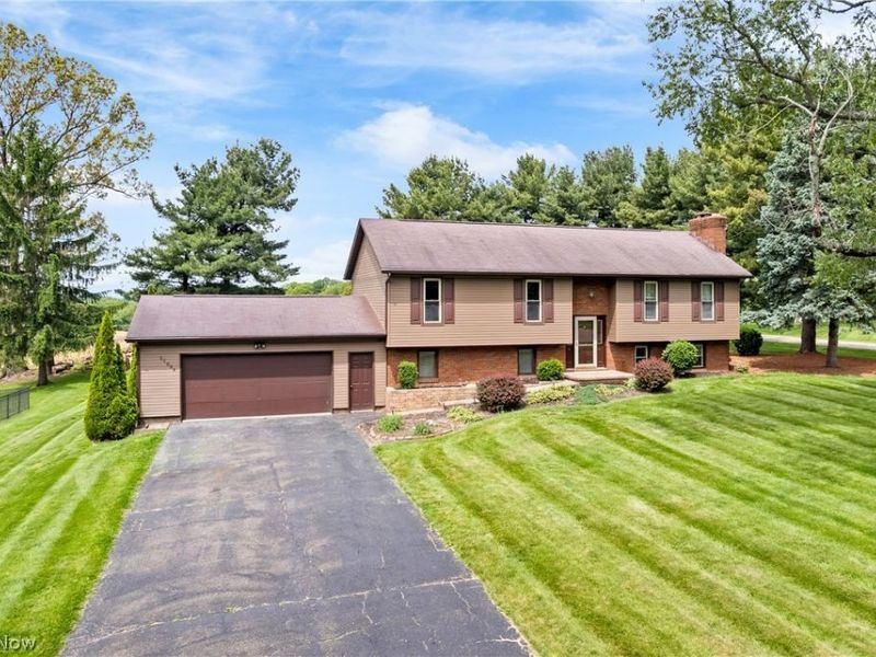 11033 Santa Fe Trail NE, Hartville, OH 44632 Photo 2
