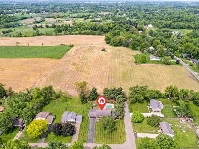 11033 Santa Fe Trail NE, Hartville, OH 44632 Photo 3