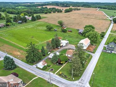 10709 MT ZION ROAD, GLEN ROCK, PA 17327