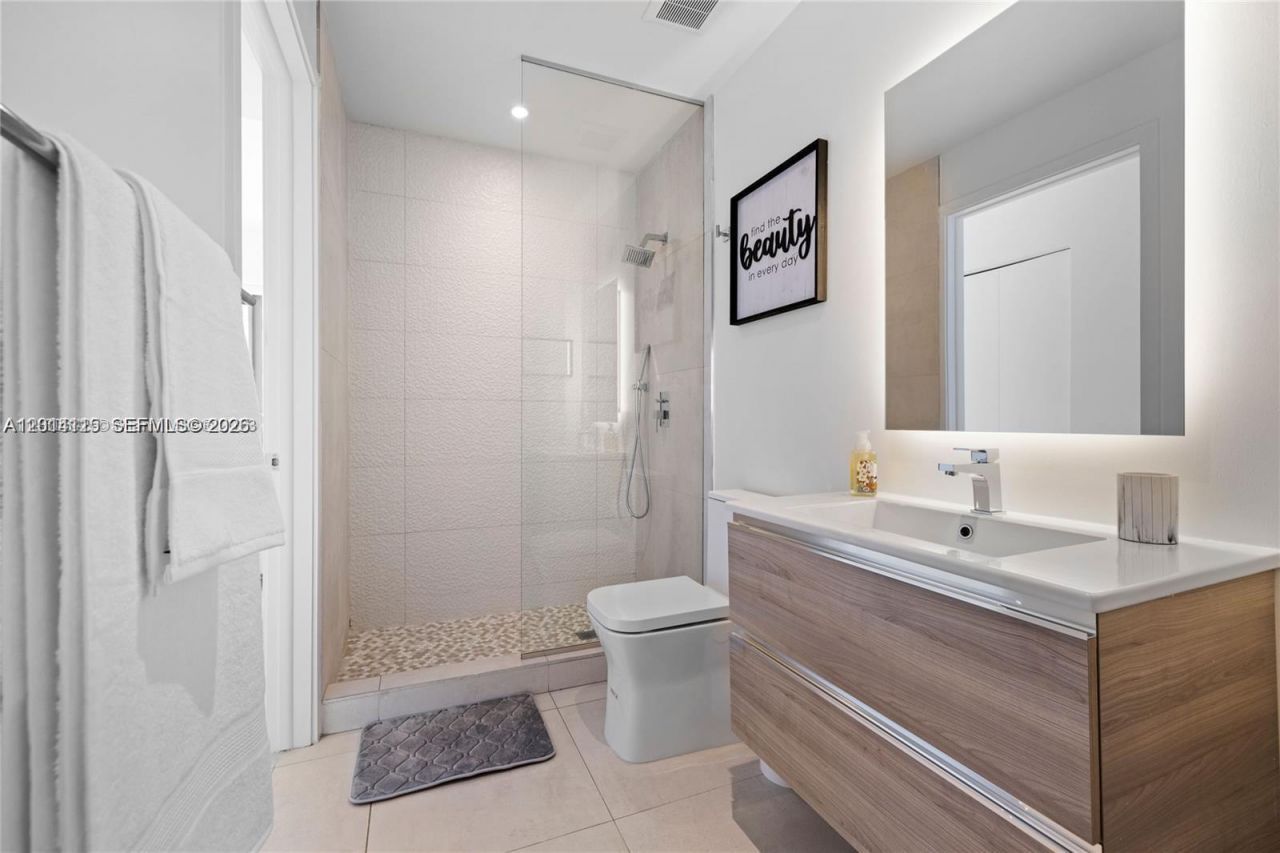 239 SW 9th St , Unit 1502, Miami, FL 33130 Photo