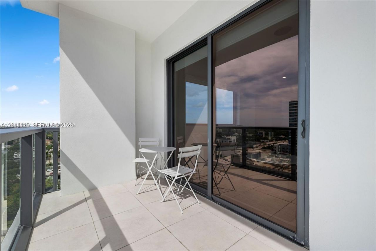 239 SW 9th St , Unit 1502, Miami, FL 33130 Photo