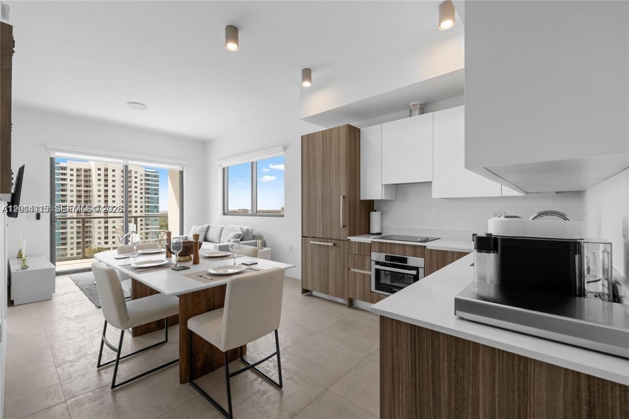 239 SW 9th St , Unit 1502, Miami, FL 33130 Photo