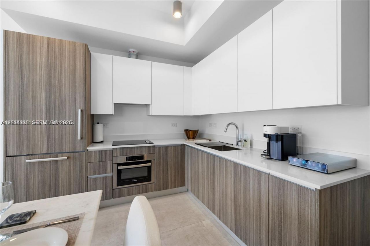 239 SW 9th St , Unit 1502, Miami, FL 33130 Photo