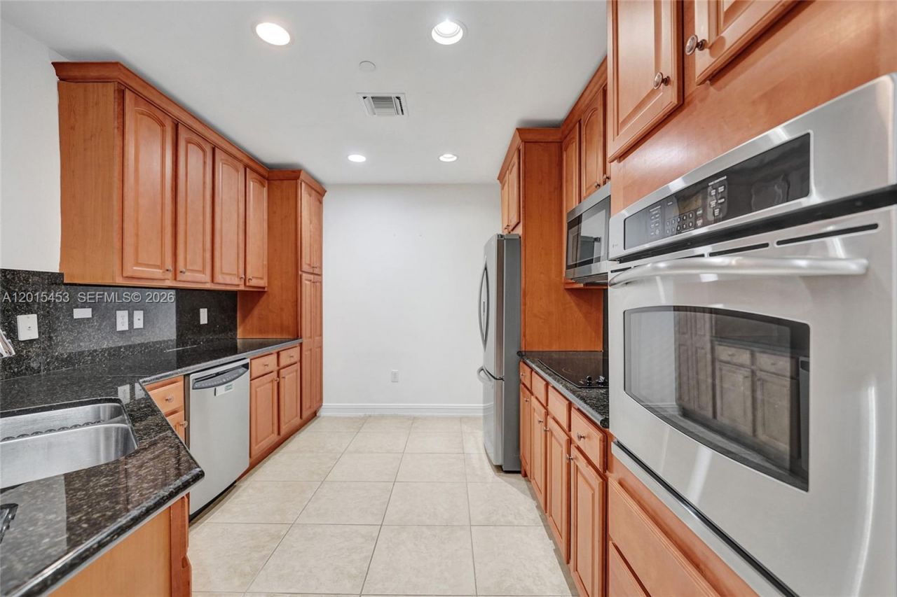 16135 Emerald Estates Dr, Unit 166, Weston, FL 33331 Photo