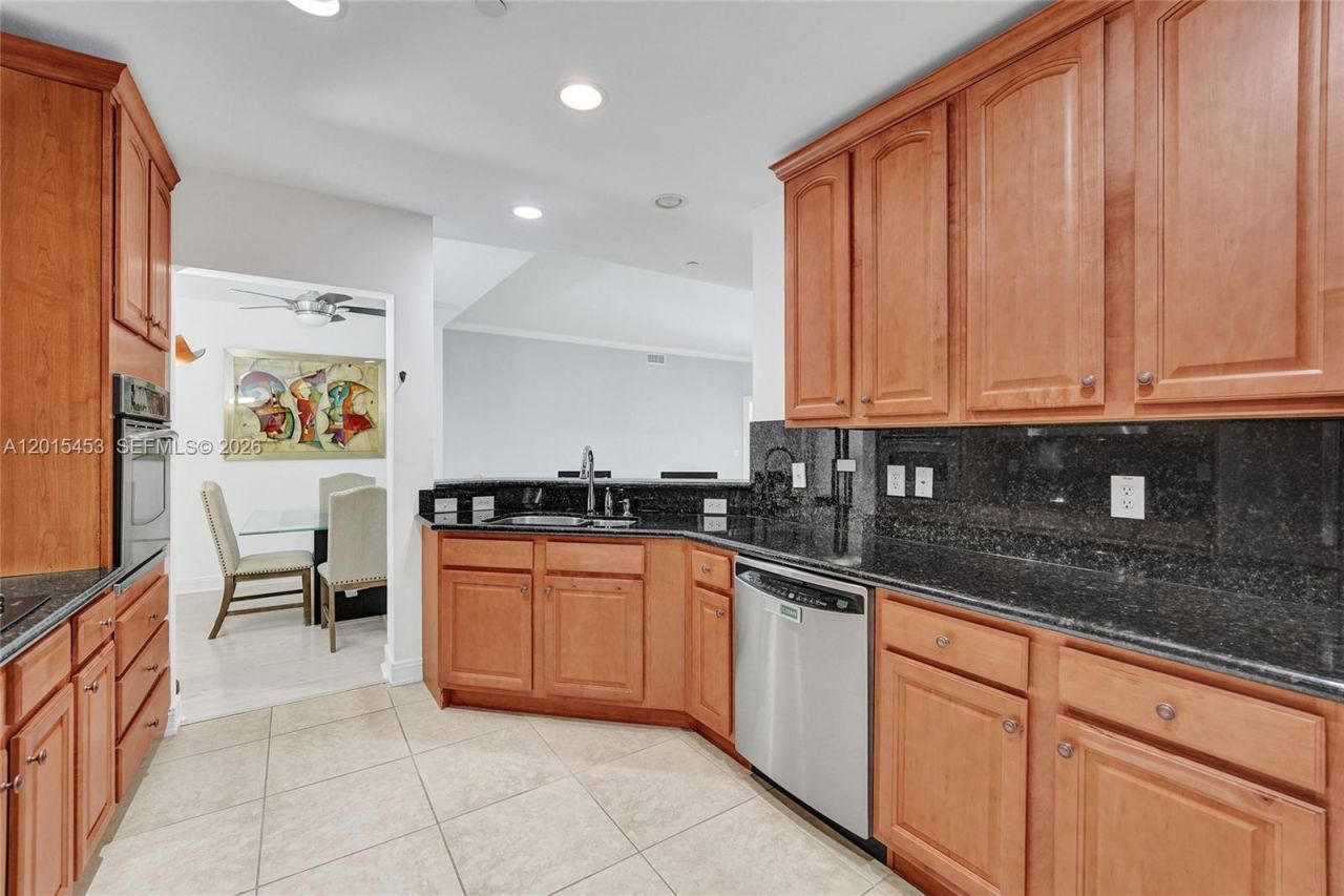16135 Emerald Estates Dr, Unit 166, Weston, FL 33331 Photo