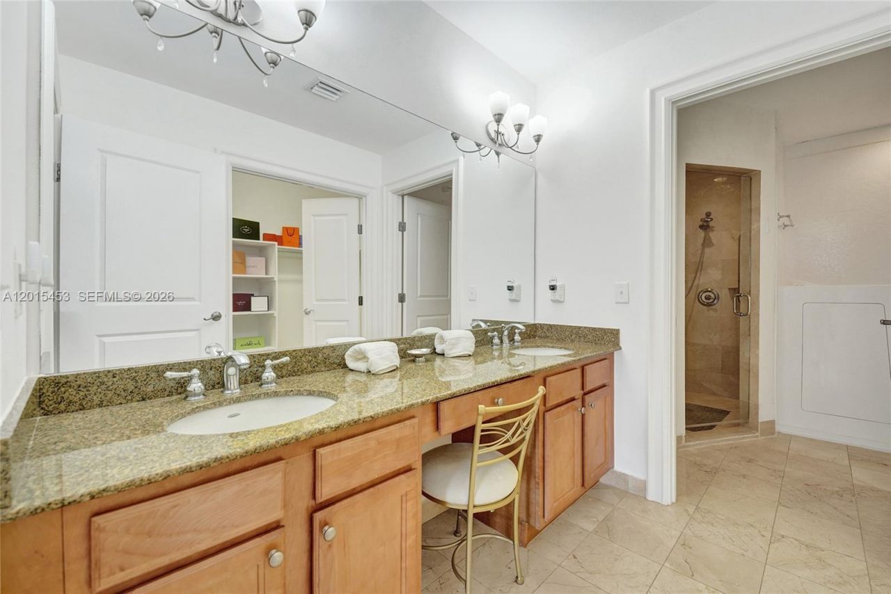 16135 Emerald Estates Dr, Unit 166, Weston, FL 33331 Photo