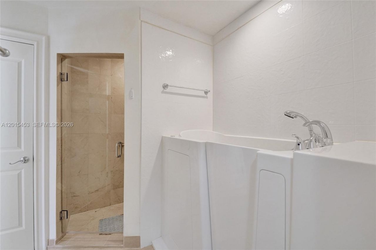 16135 Emerald Estates Dr, Unit 166, Weston, FL 33331 Photo