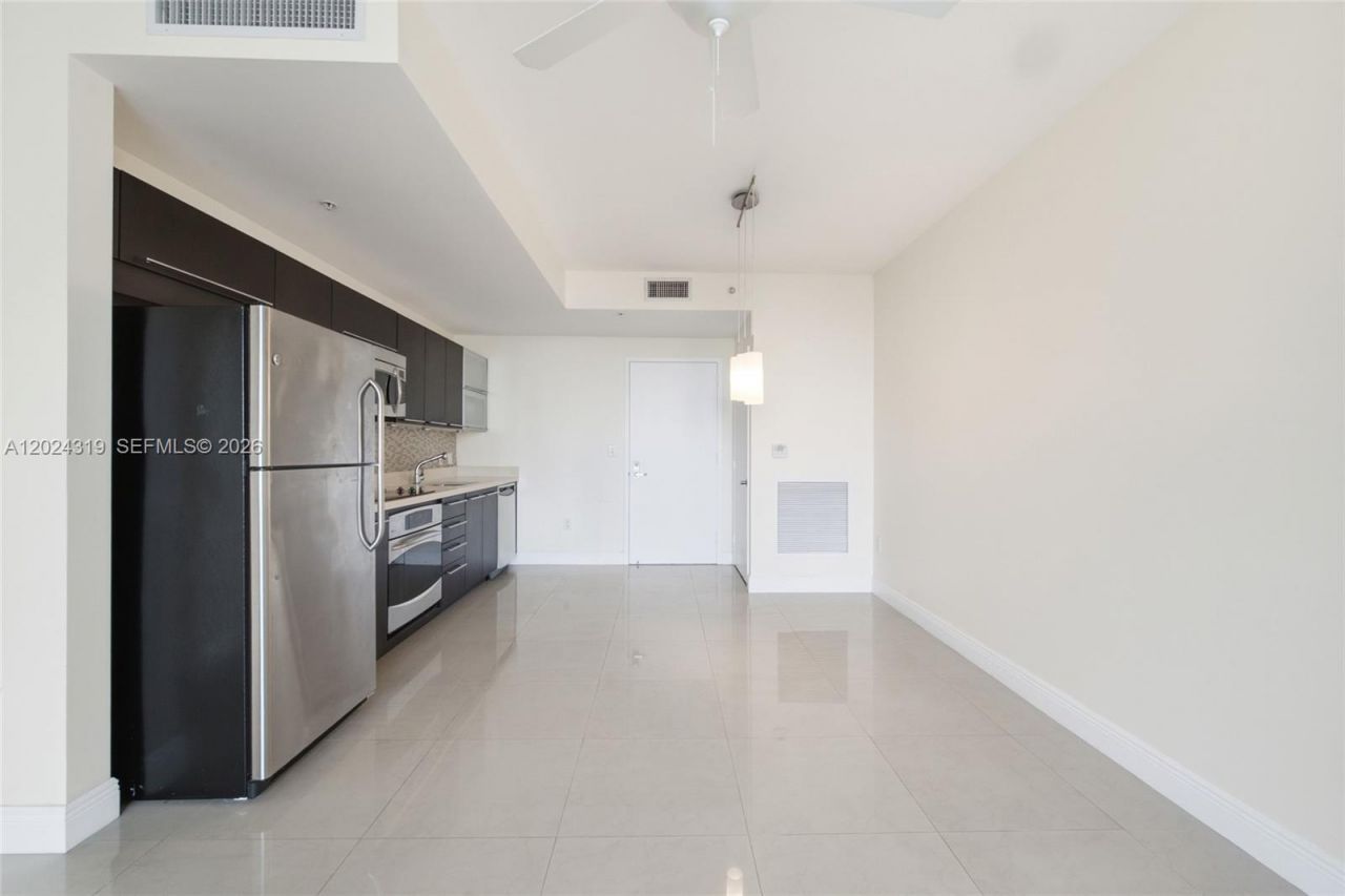 90 SW 3rd St, Unit 1409, Miami, FL 33130 Photo