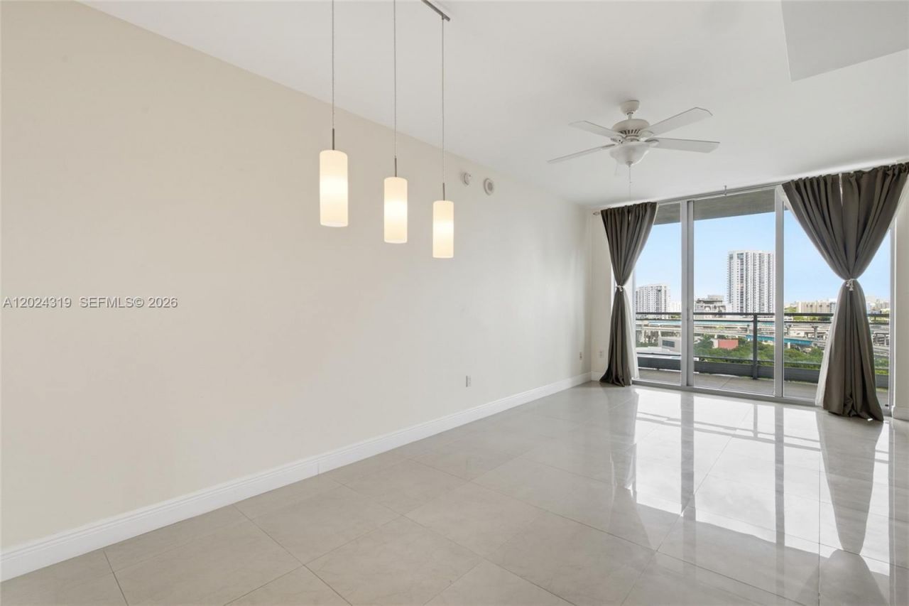 90 SW 3rd St, Unit 1409, Miami, FL 33130 Photo