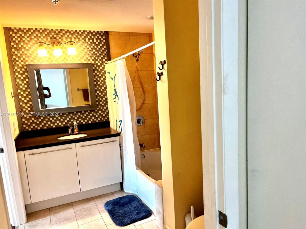 90 SW 3rd St , Unit 1409, Miami, FL 33130 Photo
