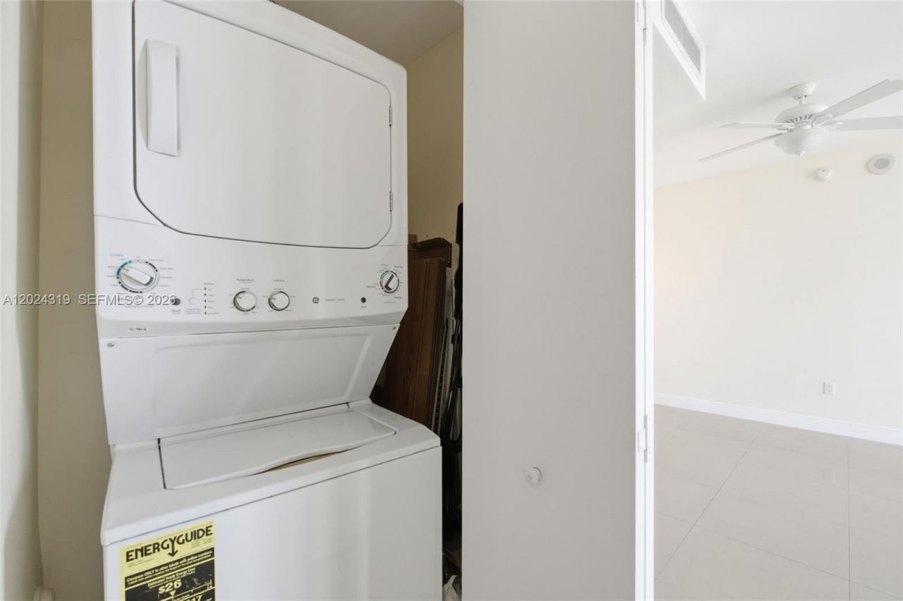 90 SW 3rd St, Unit 1409, Miami, FL 33130 Photo