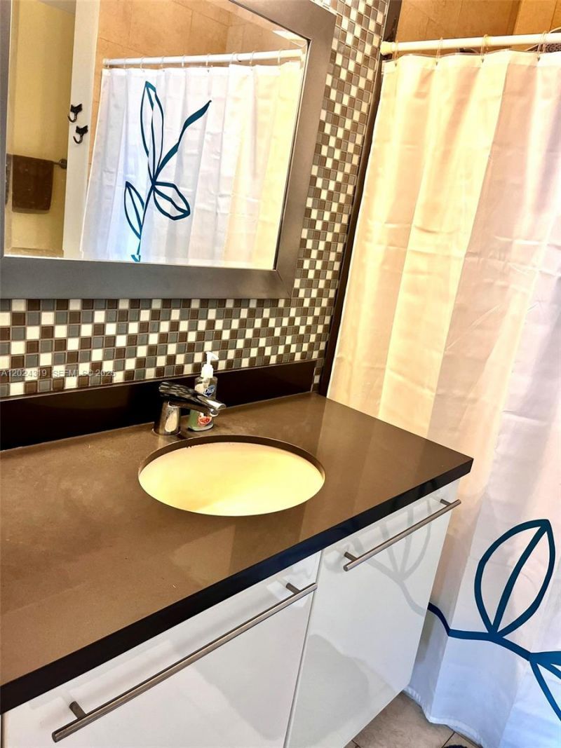 90 SW 3rd St , Unit 1409, Miami, FL 33130 Photo
