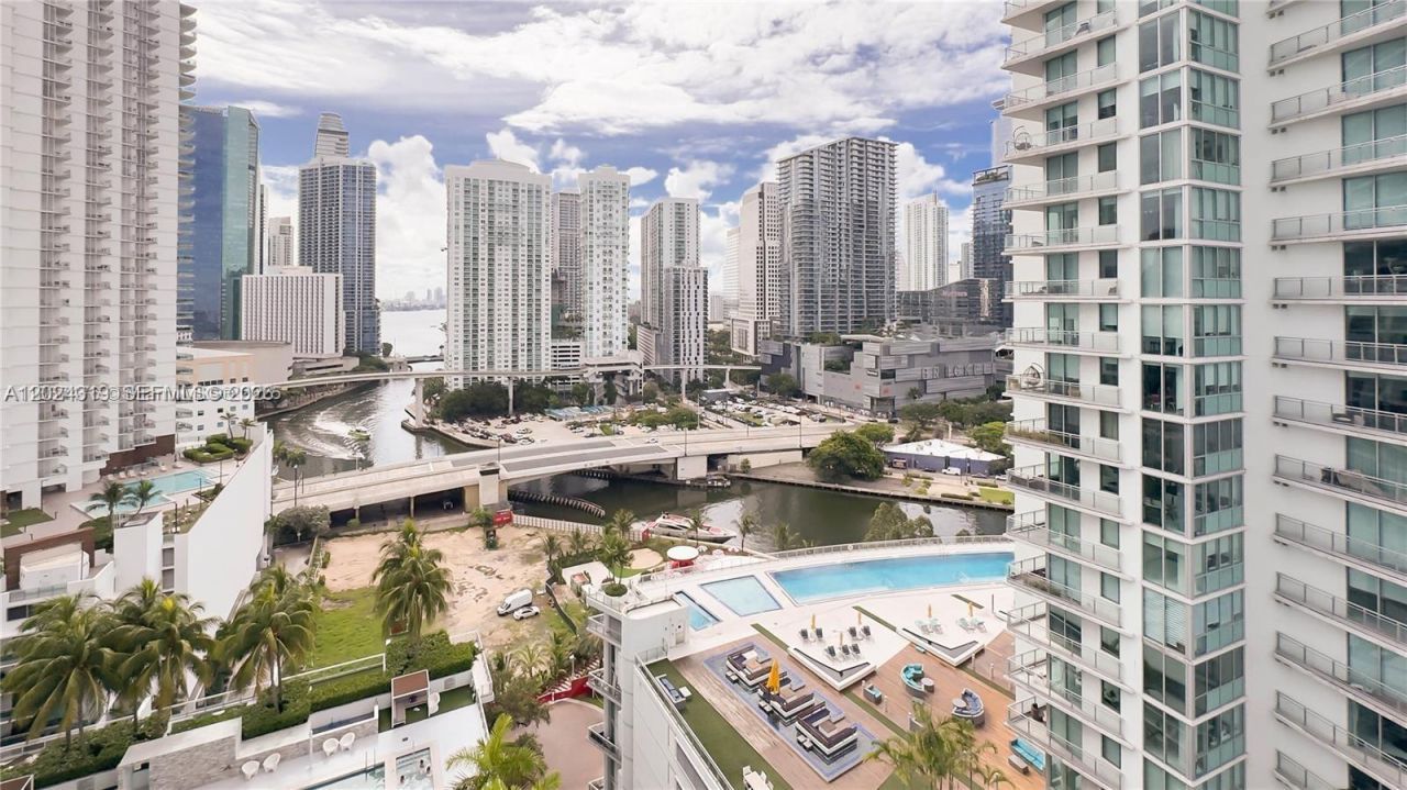 90 SW 3rd St , Unit 1409, Miami, FL 33130 Photo