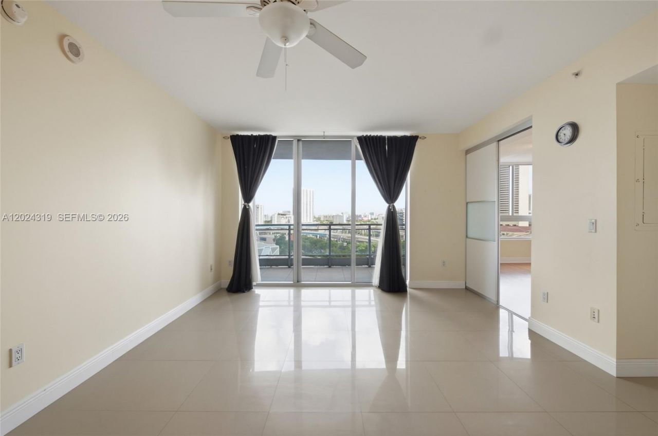 90 SW 3rd St, Unit 1409, Miami, FL 33130 Photo