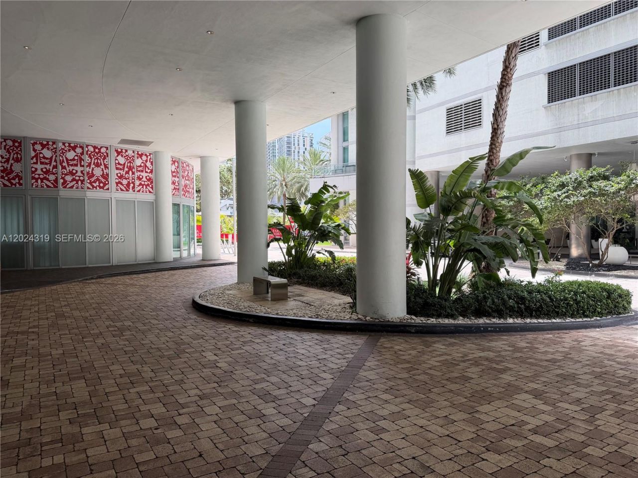 90 SW 3rd St , Unit 1409, Miami, FL 33130 Photo