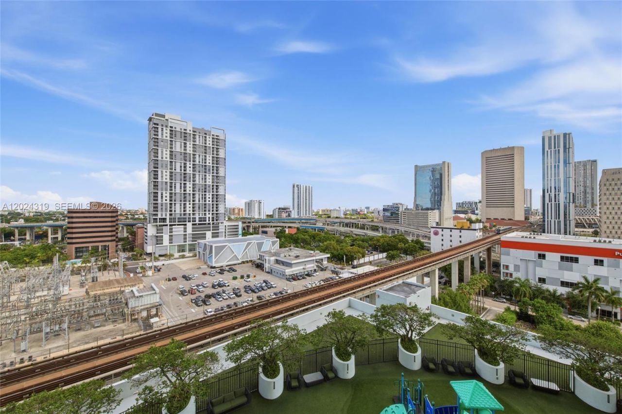 90 SW 3rd St, Unit 1409, Miami, FL 33130 Photo
