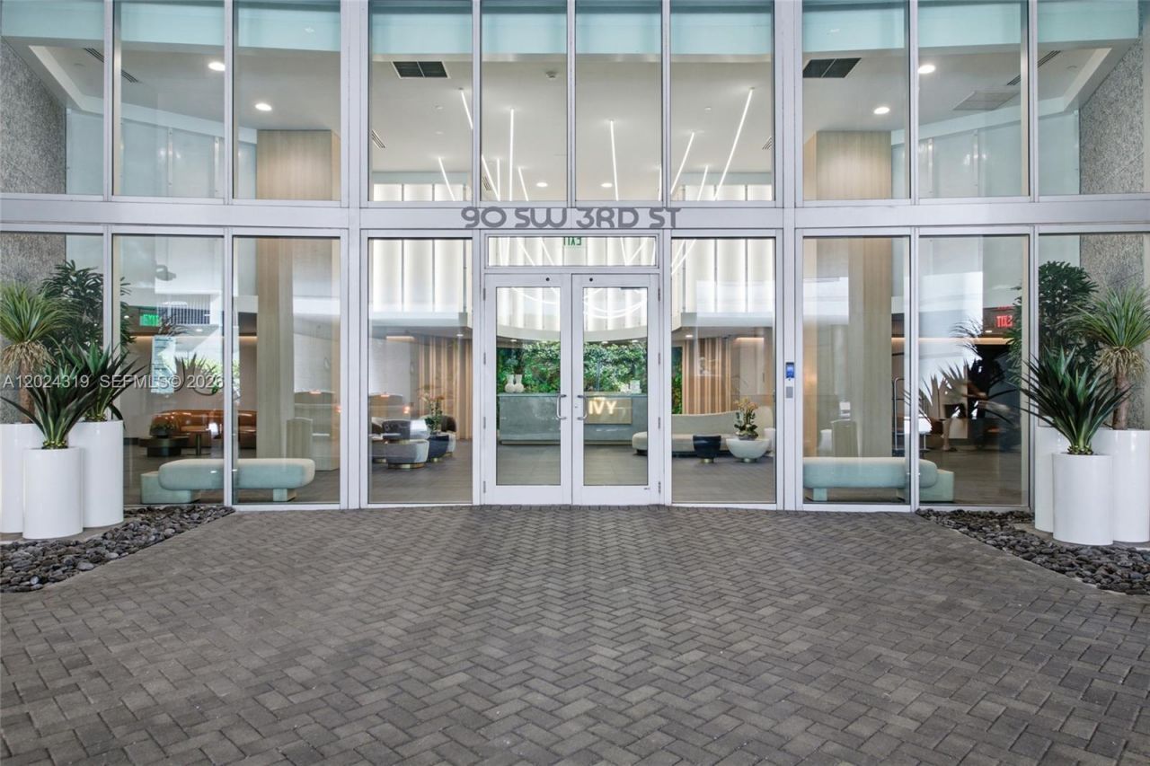 90 SW 3rd St, Unit 1409, Miami, FL 33130 Photo