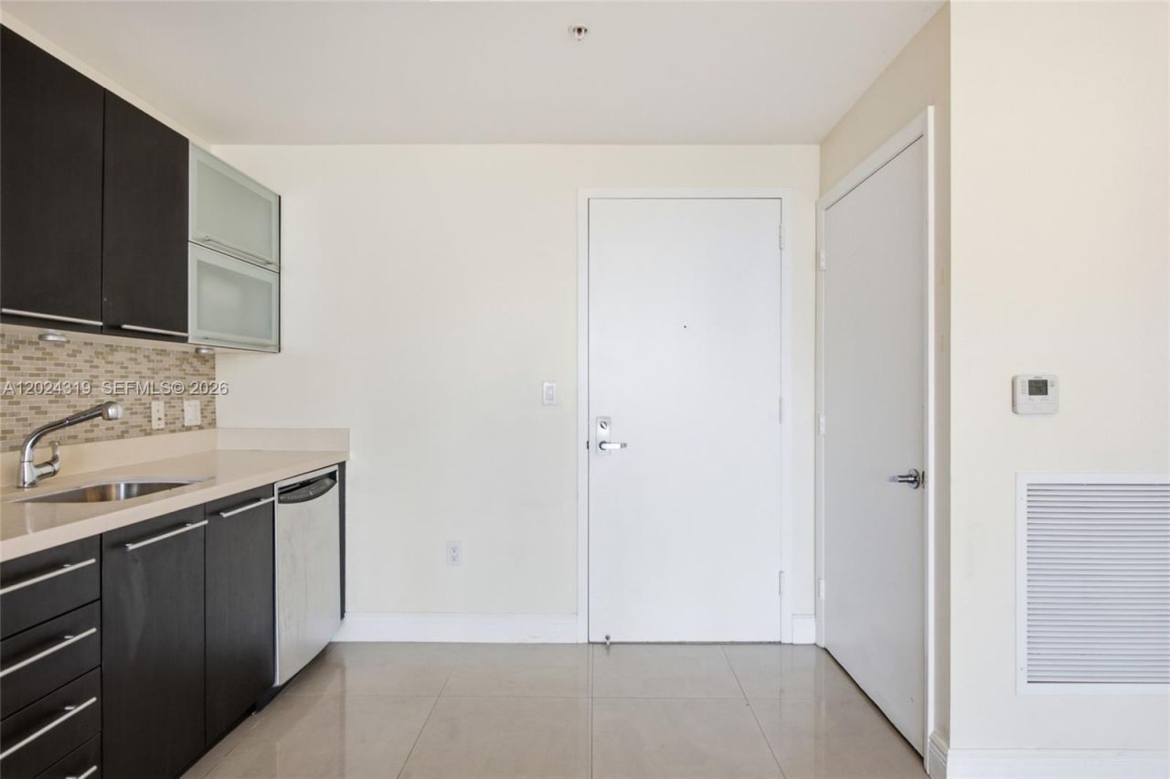 90 SW 3rd St, Unit 1409, Miami, FL 33130 Photo