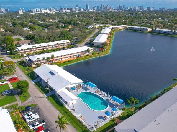 820 SW 11 Street , Unit 4B, Hallandale Beach, FL 33009