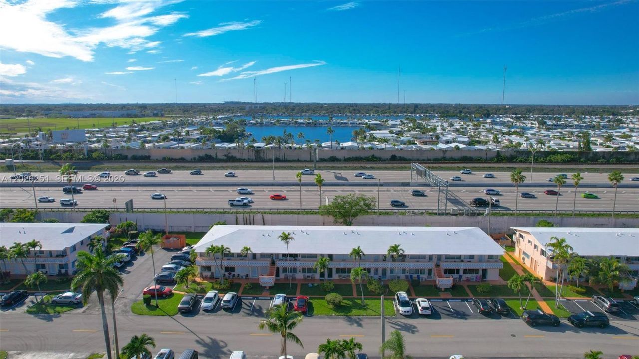 820 SW 11 Street , Unit 4B, Hallandale Beach, FL 33009 Photo