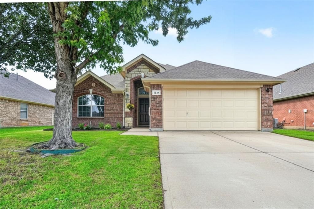 1347 Lake Forest Drive, Grand Prairie, TX 75052 Main Photo