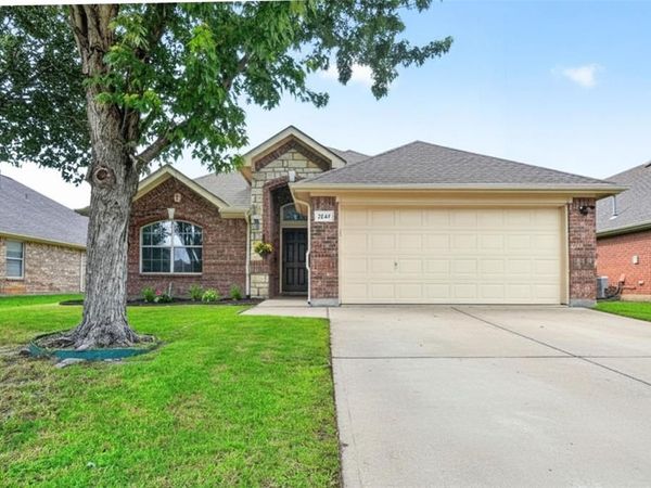 1347 Lake Forest Drive, Grand Prairie, TX 75052