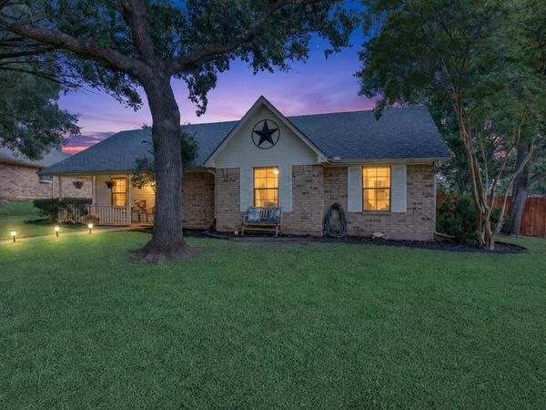 1405 Casa Linda Street, Ennis, TX 75119