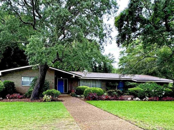 15 Rue De Le Roi St, Ft Walton Beach, FL 32547