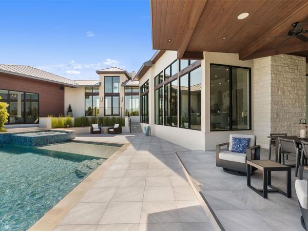 612 Overlook PKWY, Horseshoe Bay, TX 78657
