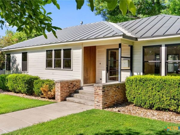 1402 Hutto Road , Georgetown, TX 78626