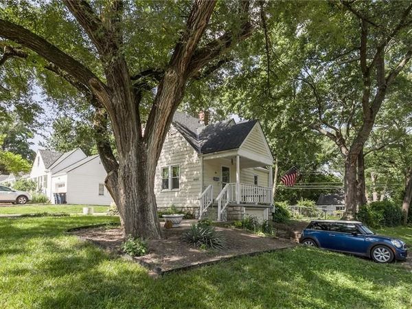 8300 Ward Parkway Plaza, Kansas City, MO 64114