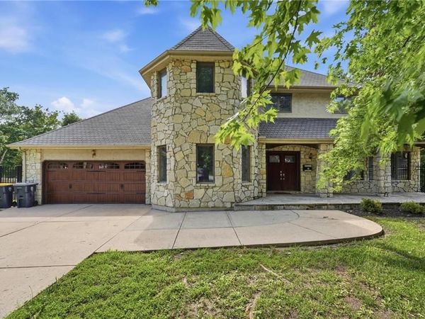 604 NW 64th Street, Kansas City, MO 64118