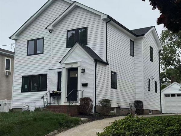 105 Moore Street , New Hyde Park, NY 11040