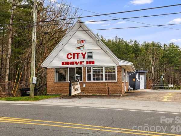 670 Oak Avenue , Spruce Pine, NC 28777