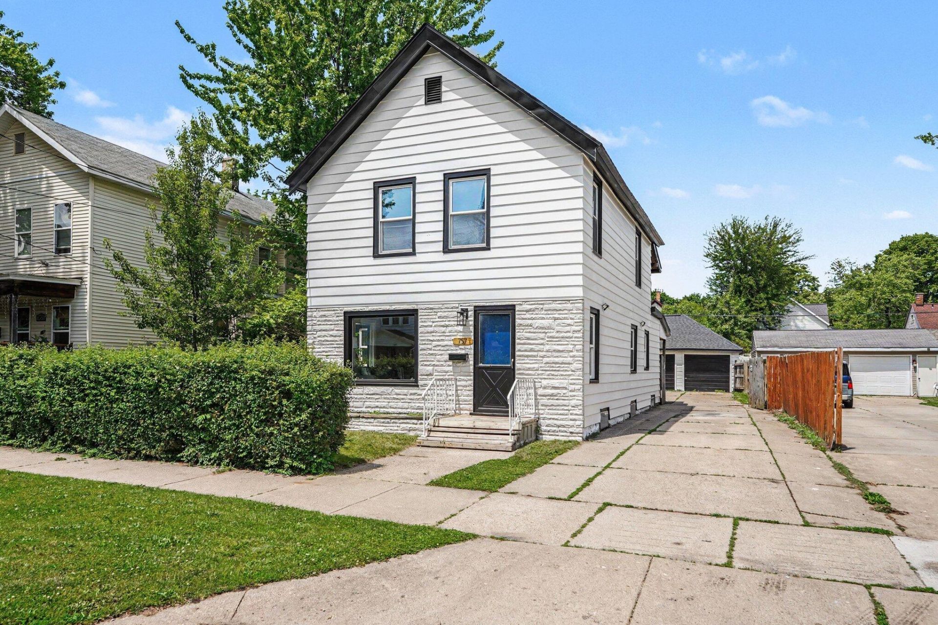 757 6th Street Nw, Grand Rapids, MI 49504 Main Photo
