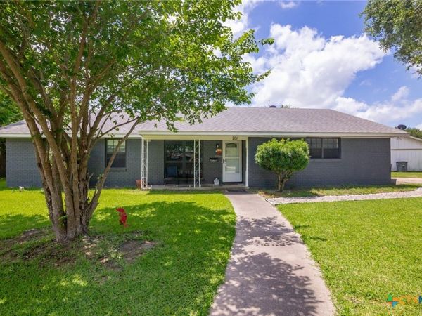 701 Morning Glory Lane, Victoria, TX 77904