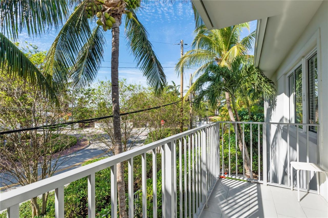 8501 Hawthorne Ave , Unit 4, Miami Beach, FL 33141 Photo