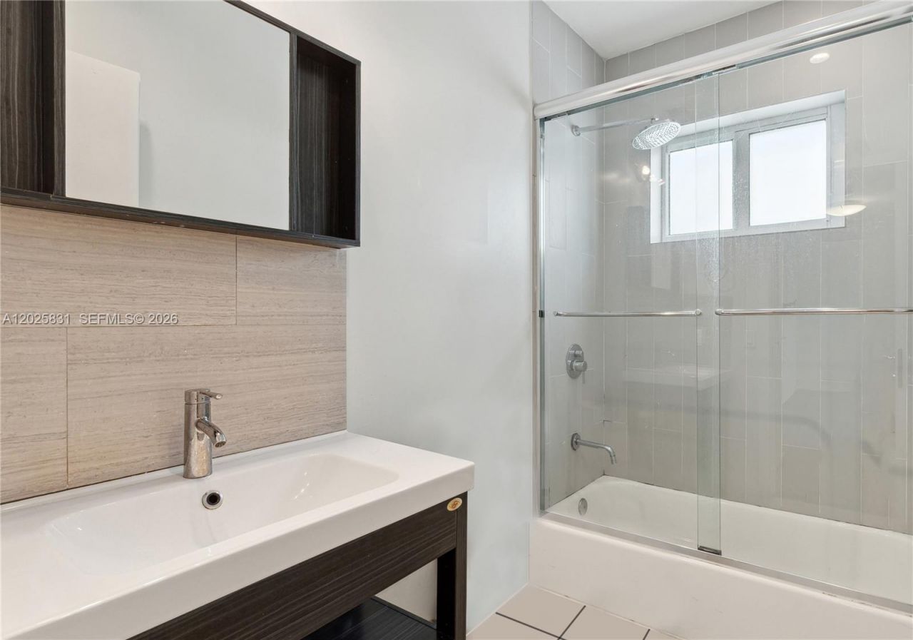 8501 Hawthorne Ave , Unit 4, Miami Beach, FL 33141 Photo