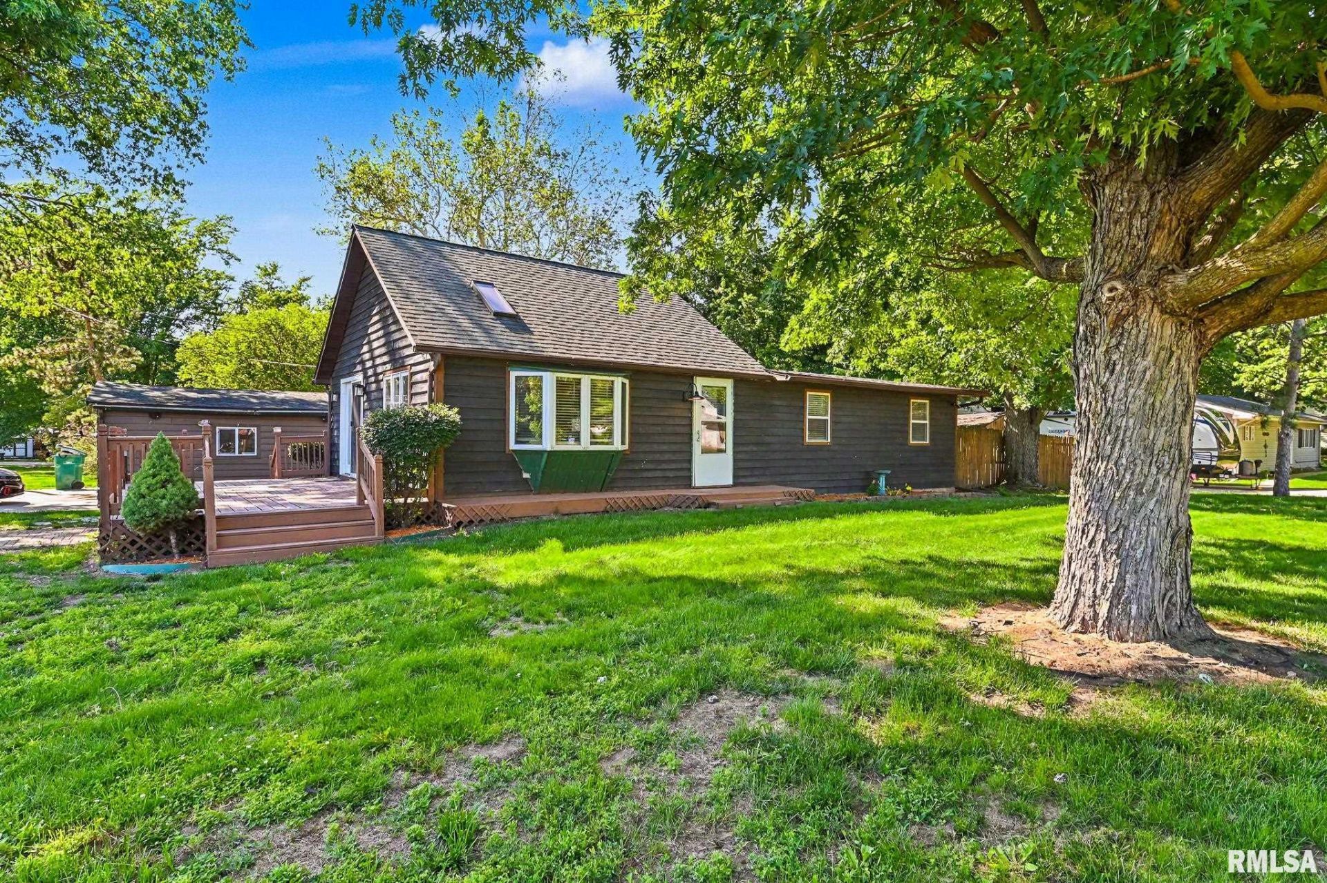 1327 Lakeview Avenue, East Peoria, IL 61611 Main Photo