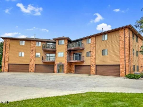 200 19TH STREET SE, Unit 203, Watertown, SD 57201