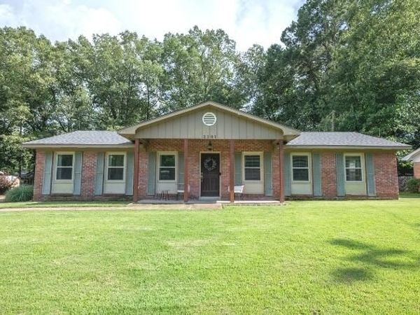 2101 Douglas McArthur, Starkville, MS 39759