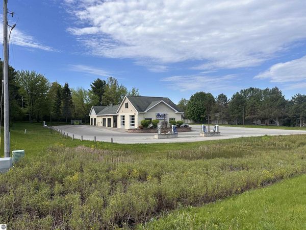 4220 M 72 E, Williamsburg, MI 49690