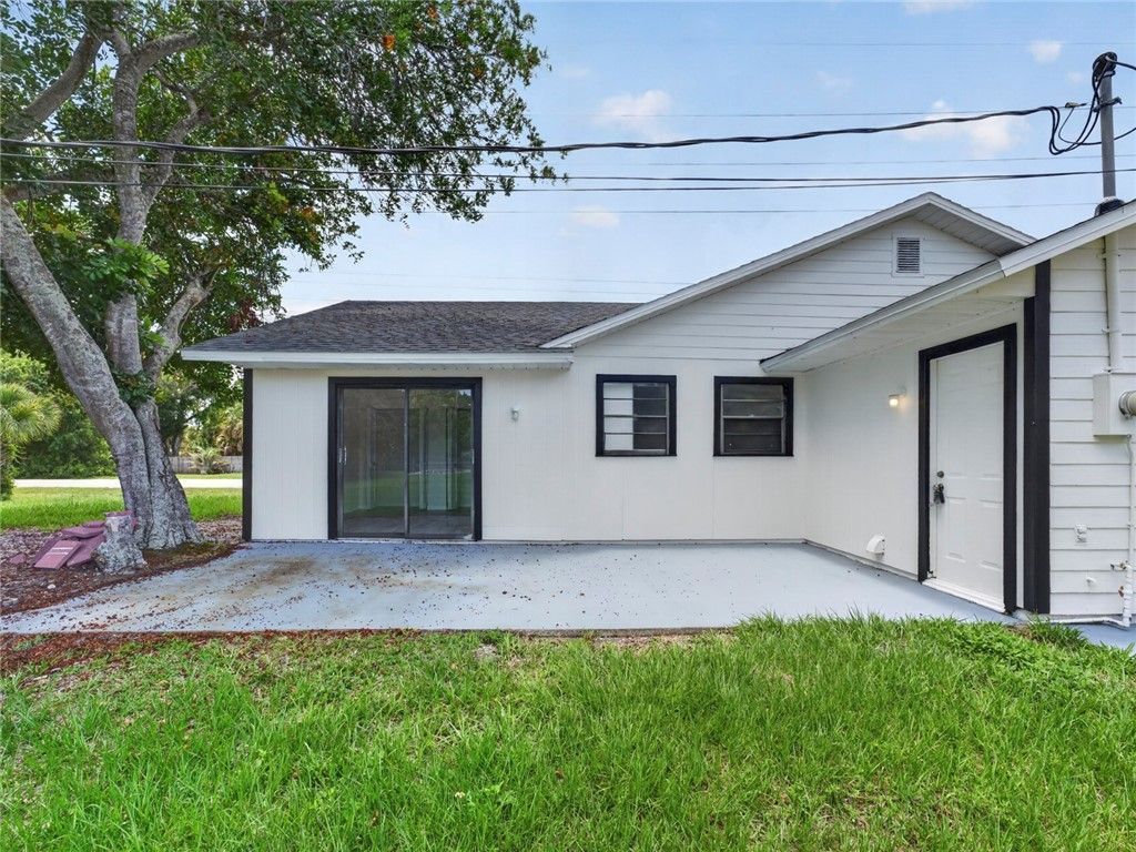 2575 1st Place, Vero Beach, FL 32962 Photo