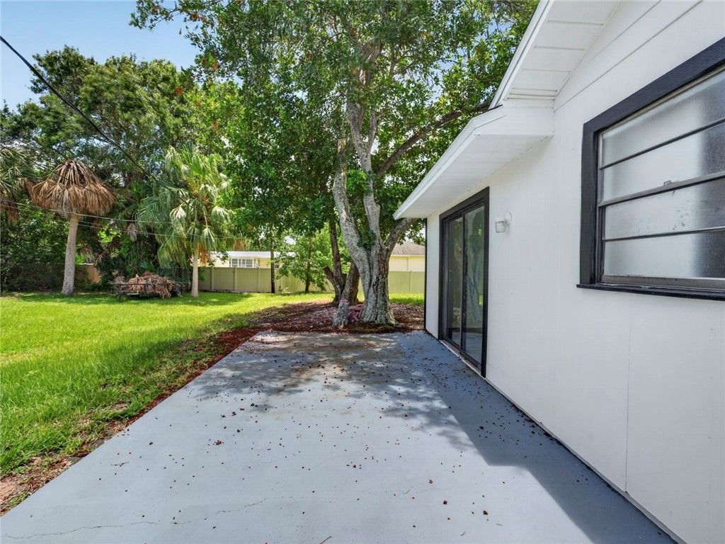2575 1st Place, Vero Beach, FL 32962 Photo