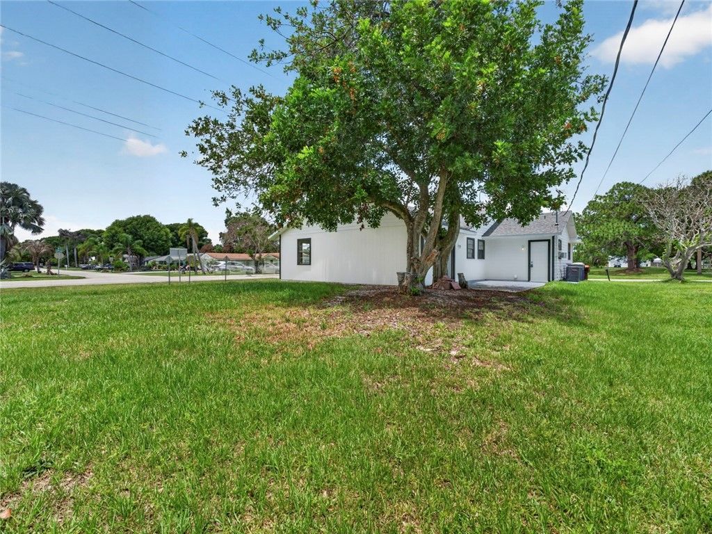 2575 1st Place, Vero Beach, FL 32962 Photo
