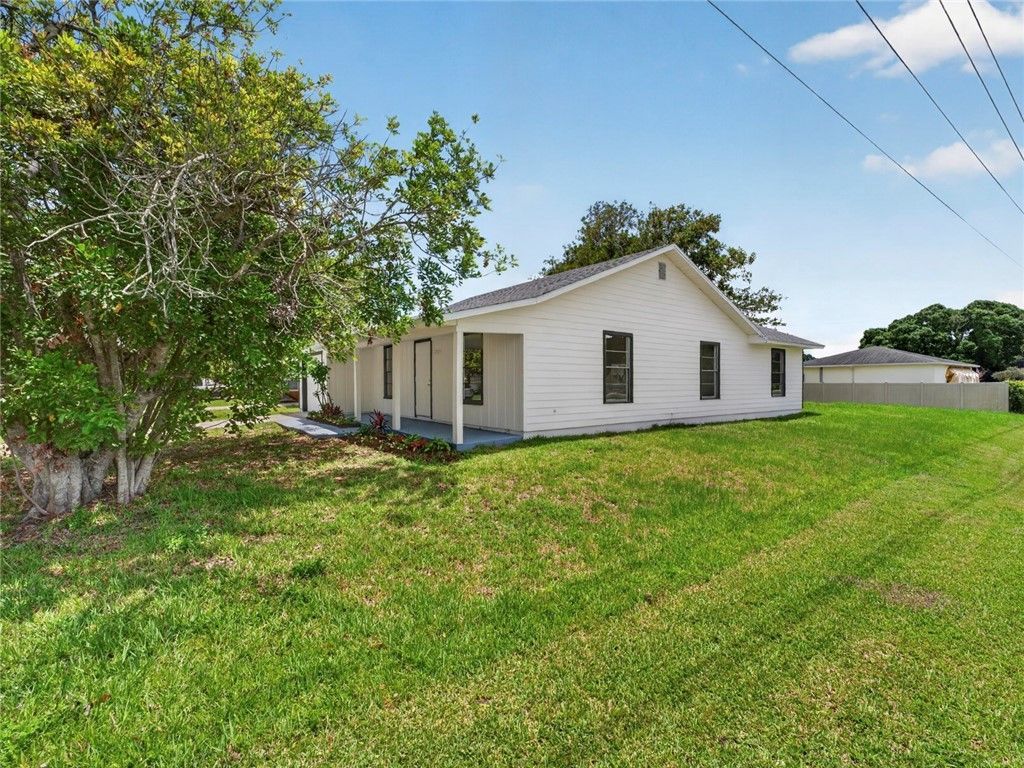 2575 1st Place, Vero Beach, FL 32962 Photo