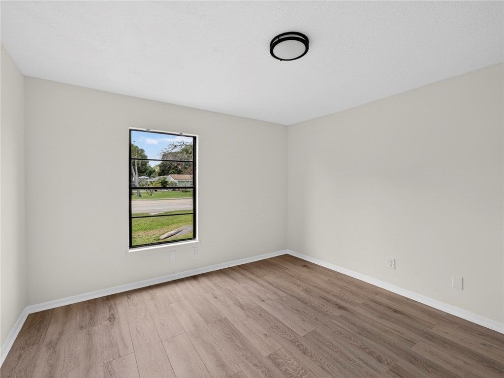 2575 1st Place, Vero Beach, FL 32962 Photo