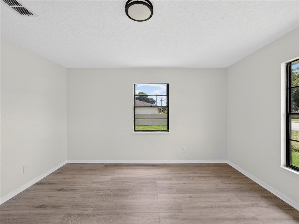2575 1st Place, Vero Beach, FL 32962 Photo