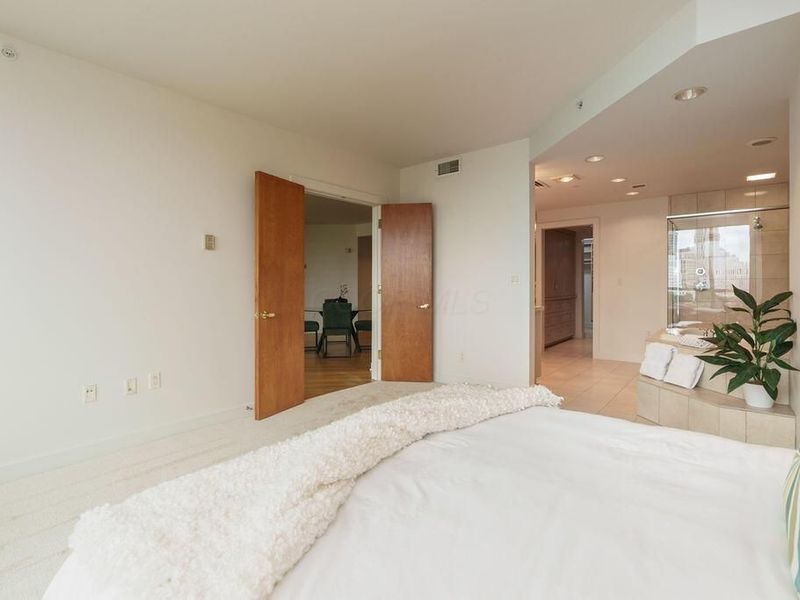 1 Miranova Place , Unit 805, Columbus, OH 43215 Photo 26